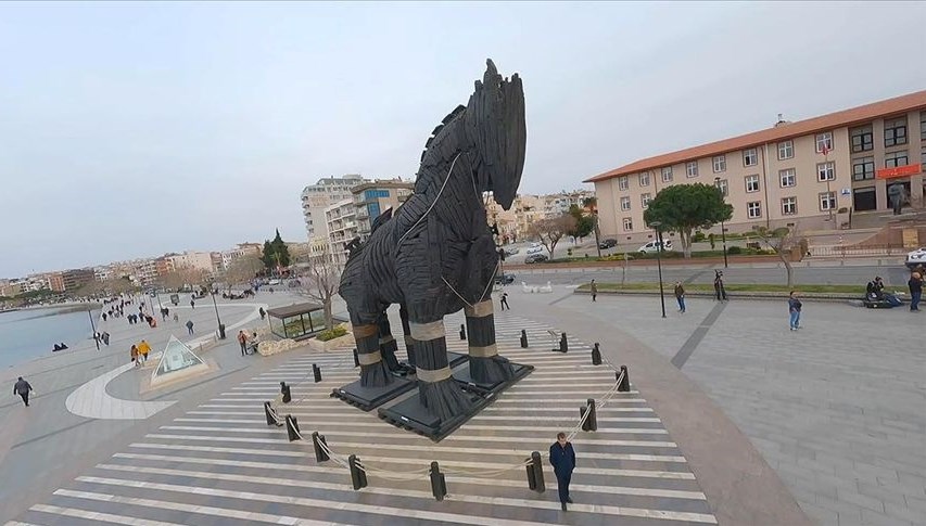 Çanakkale Kordon Boyu’ndaki ünlü Troya Atı’nın öyküsü