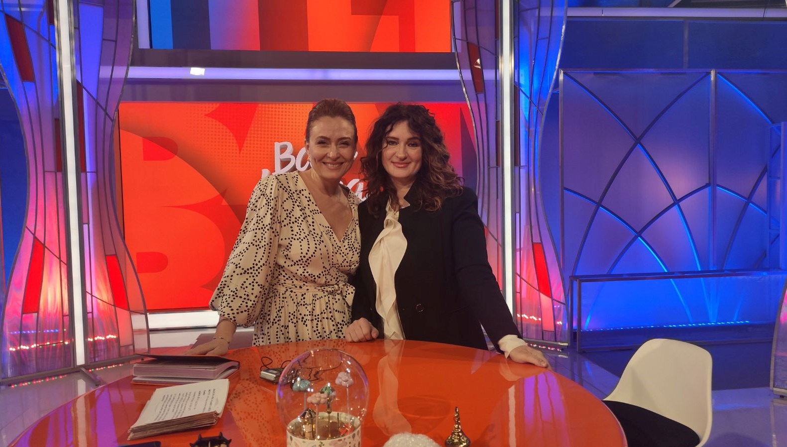 Ceyda Düvenci’ye konuk olan Anjelika Akbar: Hangi yörenin yemeğini yapıyorsam o yörenin müziği başımın içinde çalıyor