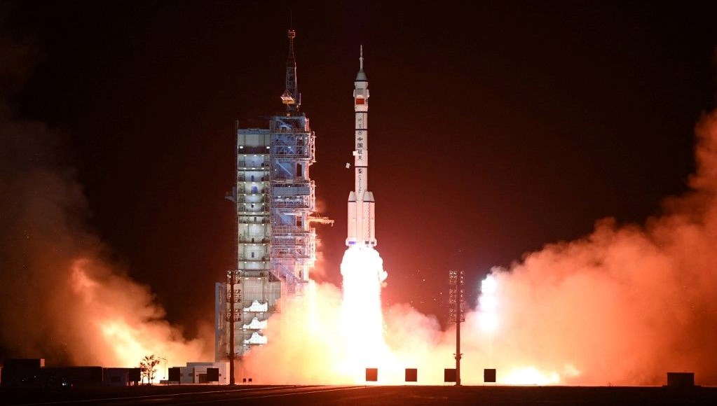 Çin, özel bölüm üretimi yeni taşıyıcı roketiyle birinci fırlatışını yaptı