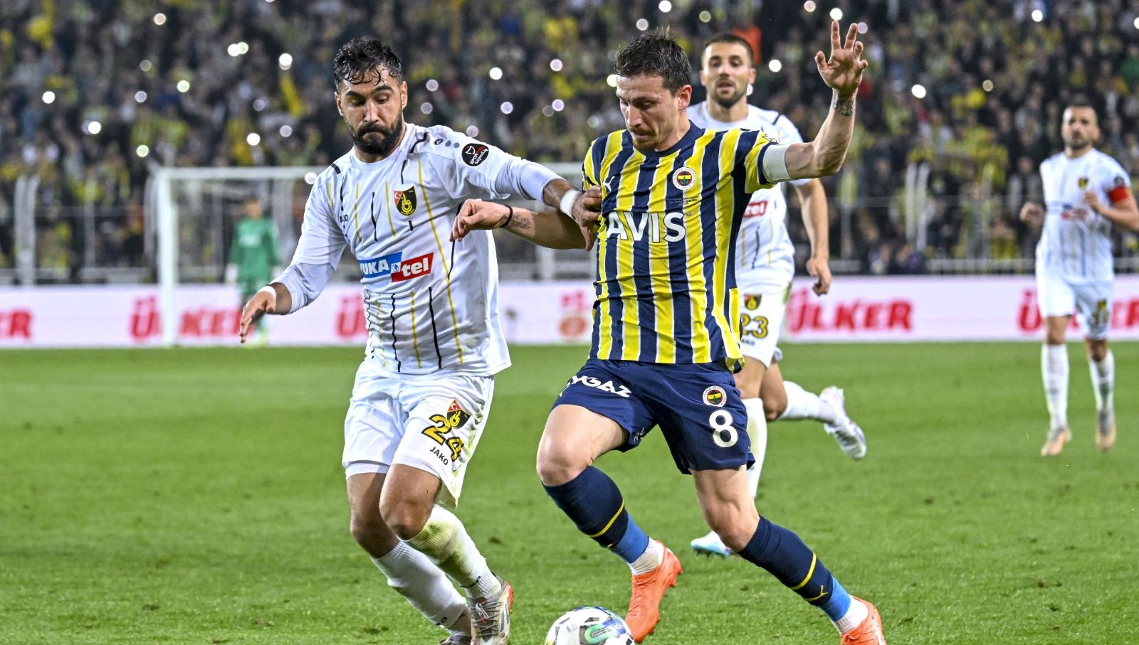 Fenerbahçe tepe yarışında yara aldı