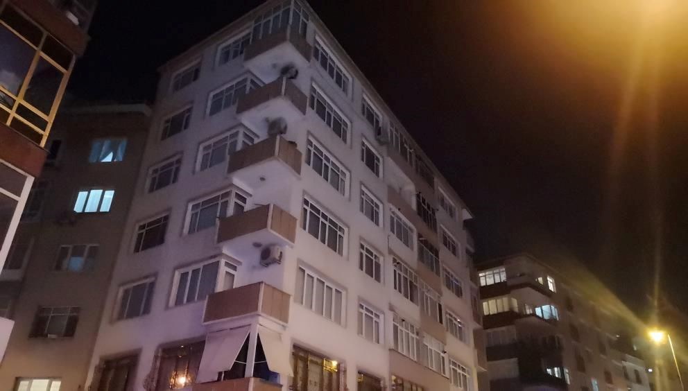 İstanbul Bahçelievler’de kolonları çatlayan bina boşaltıldı