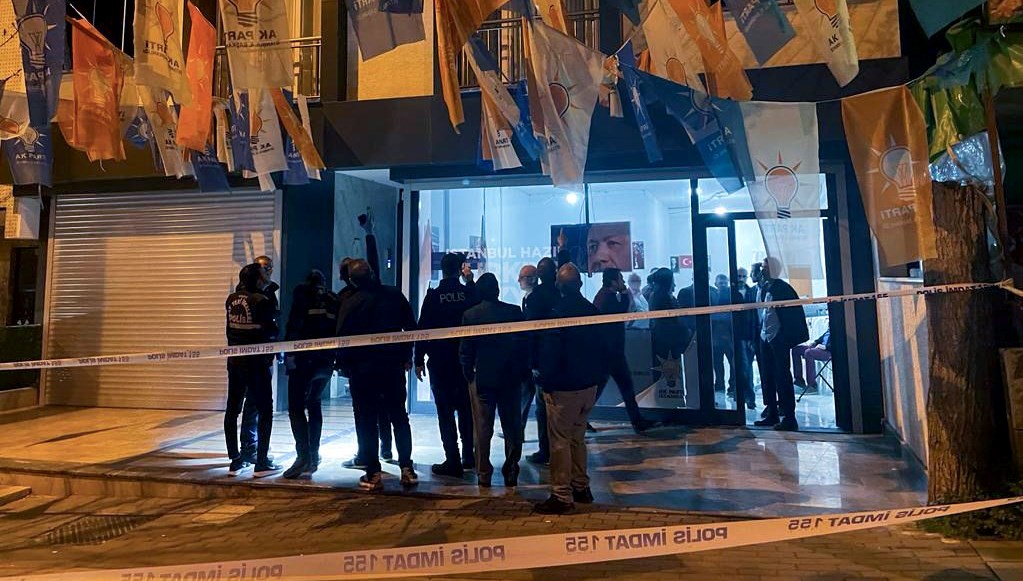 İstanbul’da AK Parti seçim irtibat ofisi önünde ateş açılmasıyla ilgili 2 gözaltı