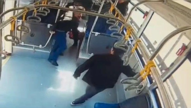 İstanbul’da metrobüste bıçaklı hengame