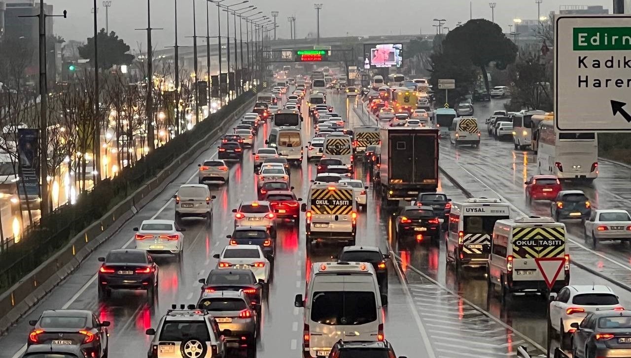 İstanbul’da trafik yoğunluğu yüzde 75’e çıktı