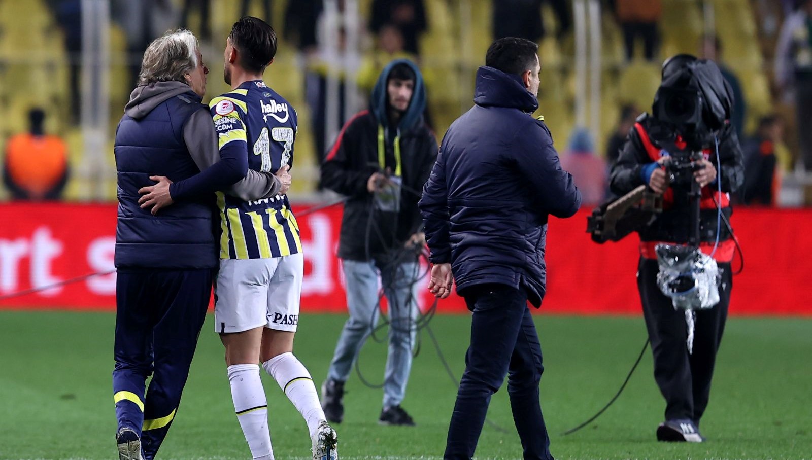 Kadıköy’de idare ve birtakım futbolculara protesto