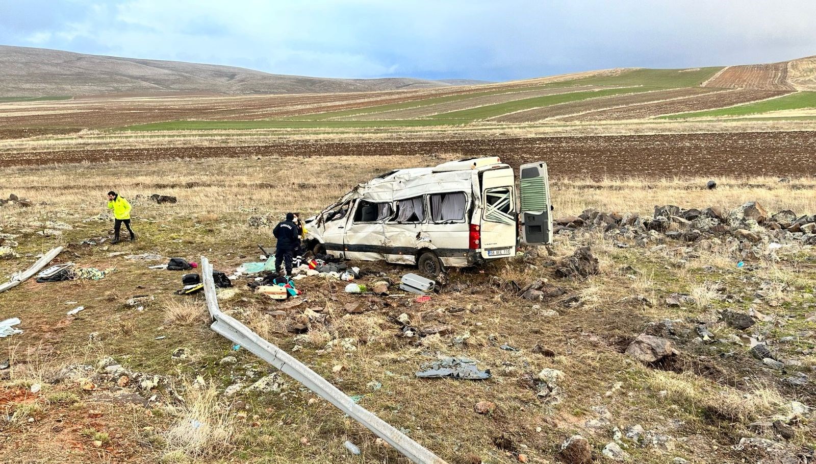 Kayseri’de minibüs şarampole devrildi: 2 meyyit, 10 yaralı