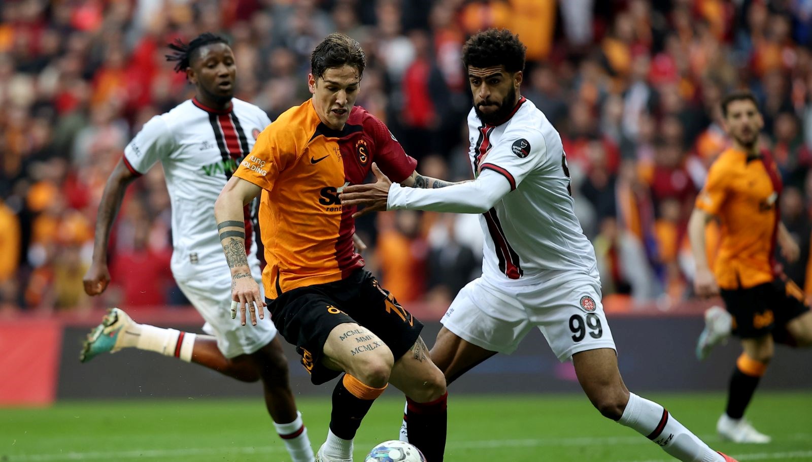 Önder Galatasaray meskeninde puan bıraktı: 6 gollü düelloda kazanan yok