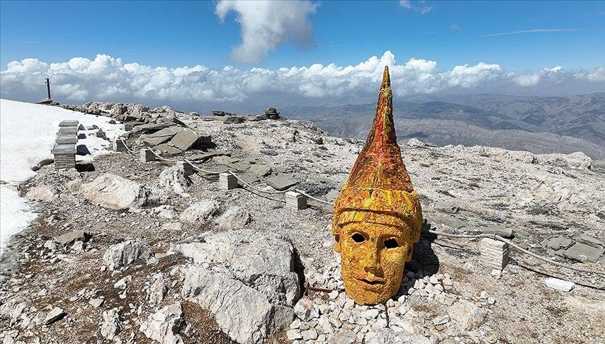 Sarsıntılardan etkilenmeyen Nemrut Dağı ziyaretçilerini bekliyor