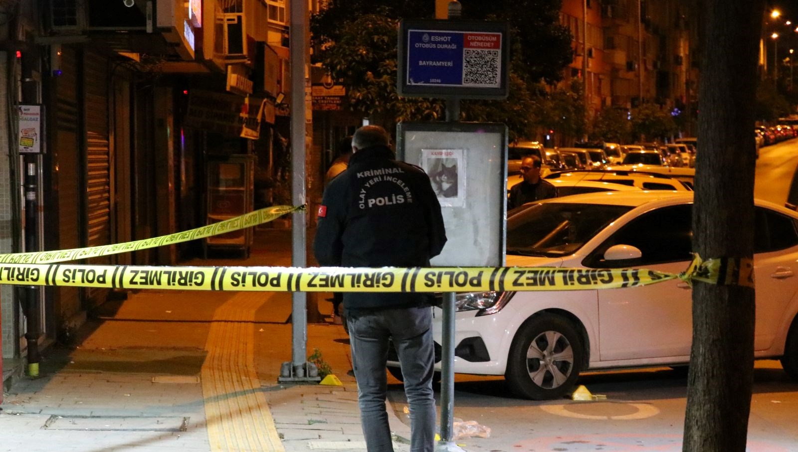 Sokak ortasında cinayet: Silahlı ve bıçaklı hücumda öldürüldü