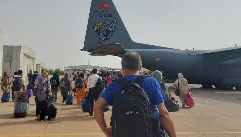 SON DAKİKA HABERİ: Sudan’dan Türk vatandaşlarının tahliyesinde Port Sudan kısmı tamamlandı