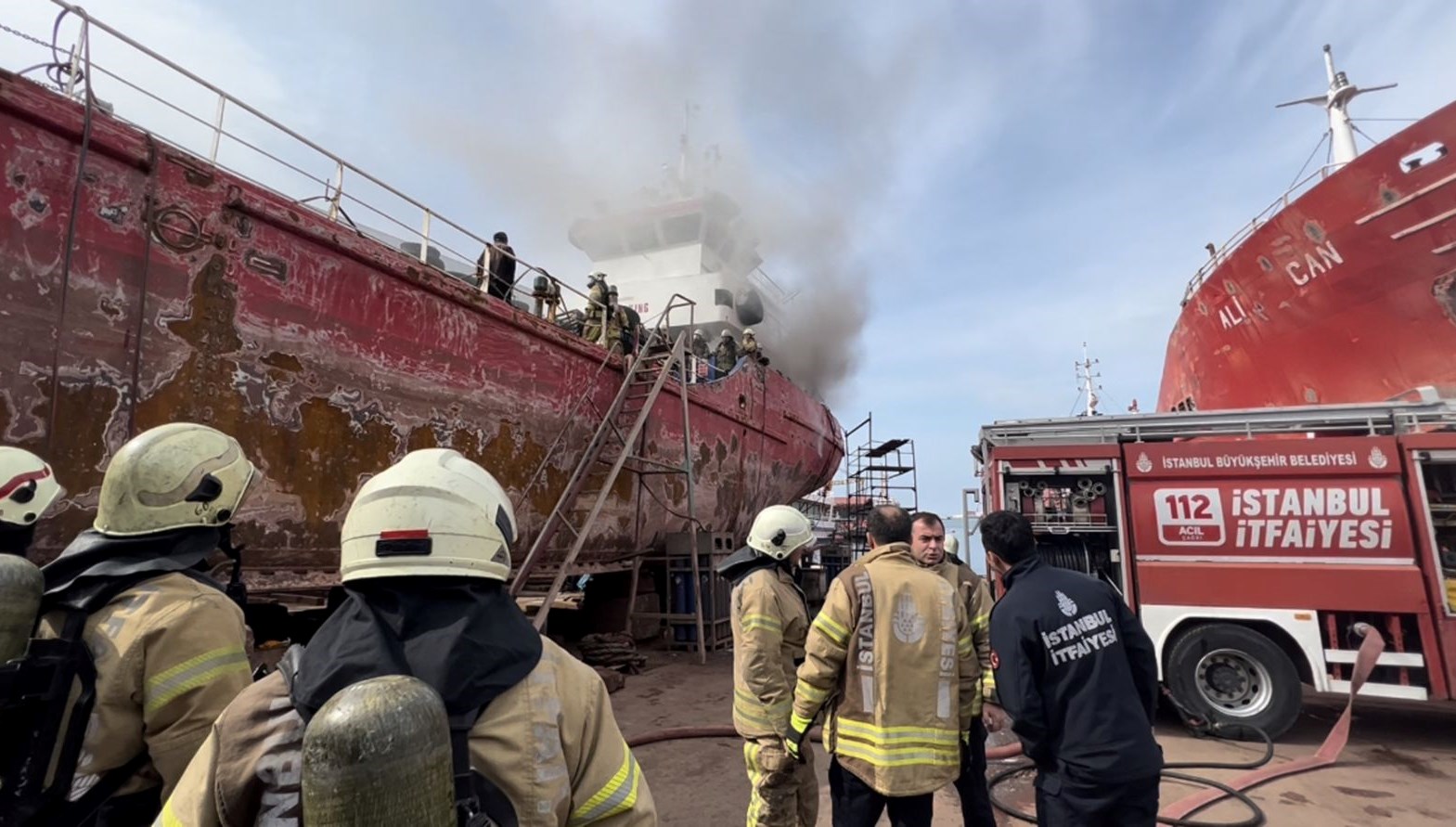 Tuzla’da gemi yangını