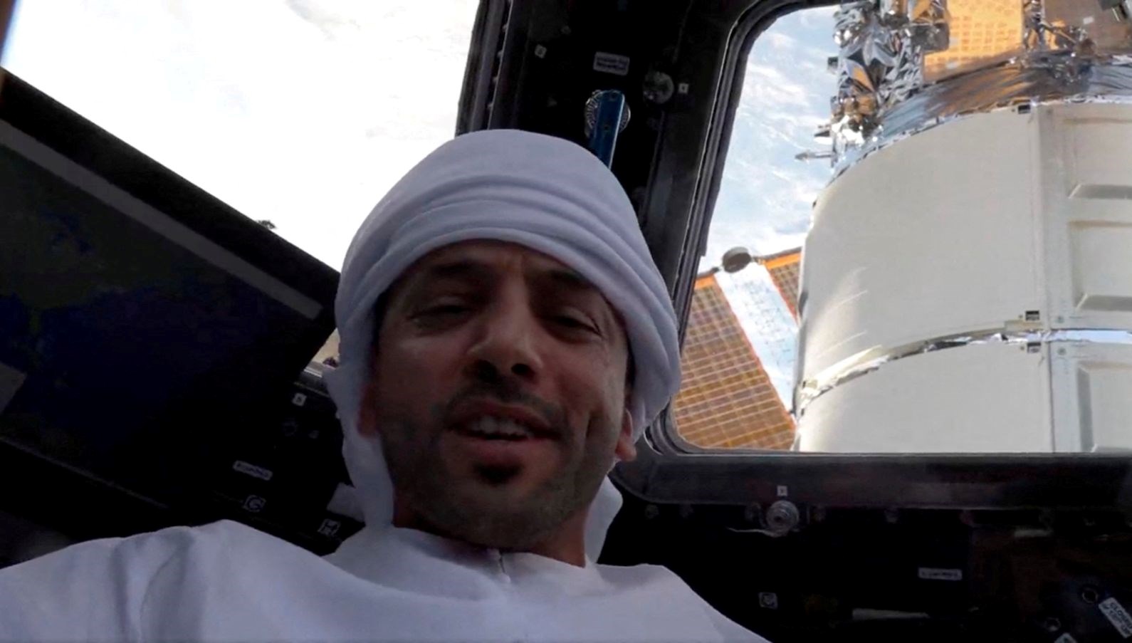 Uzay tarihine geçti: Uzay yürüyüşü yapan birinci Arap astronot oldu