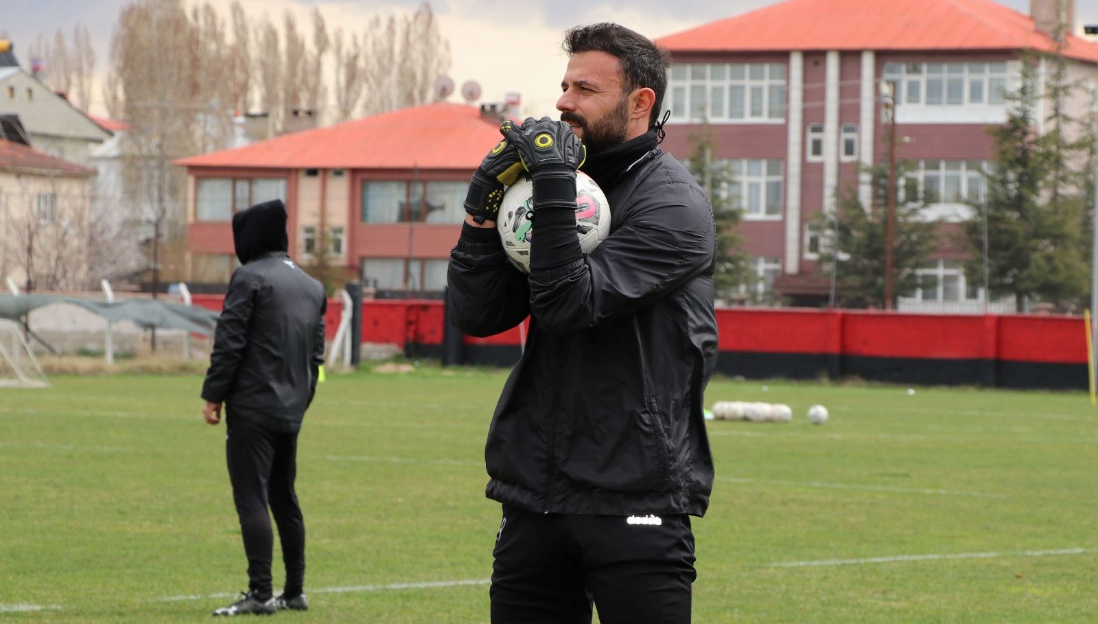 Vanspor kalecisi Haydar Yılmaz, Şenol Güneş’in rekorunu kırdı