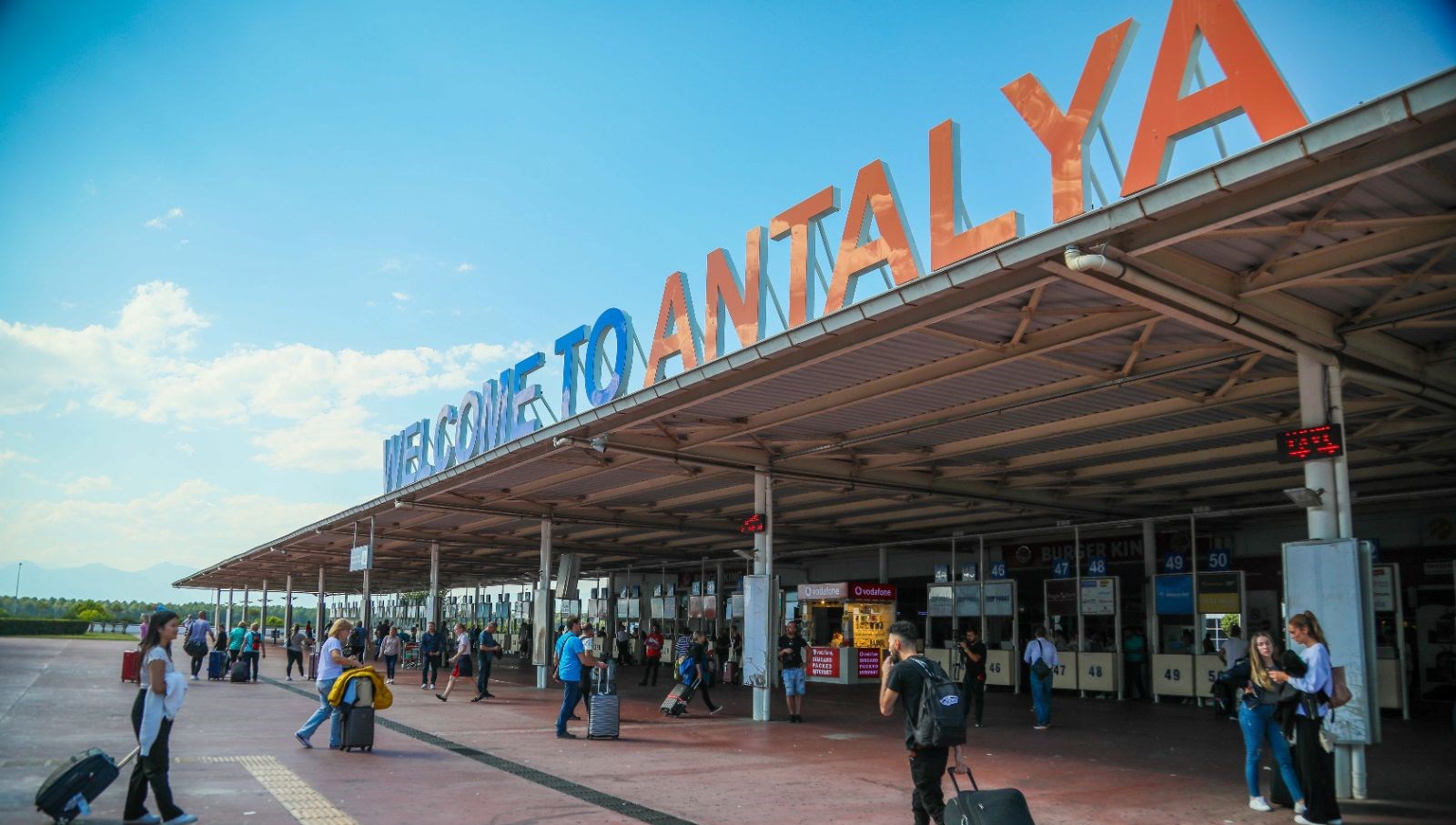 Antalya’ya hava yolu ile gelen turist sayısı 2 milyonu geçti