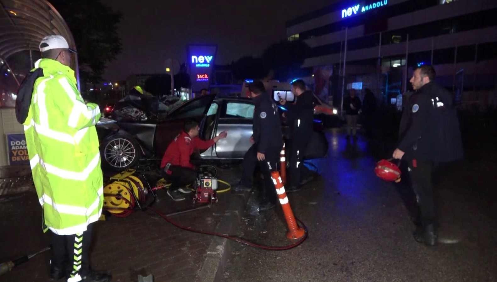 Bursa’da denetimden çıkan araç hurdaya döndü: 3 meyyit, 1 ağır yaralı