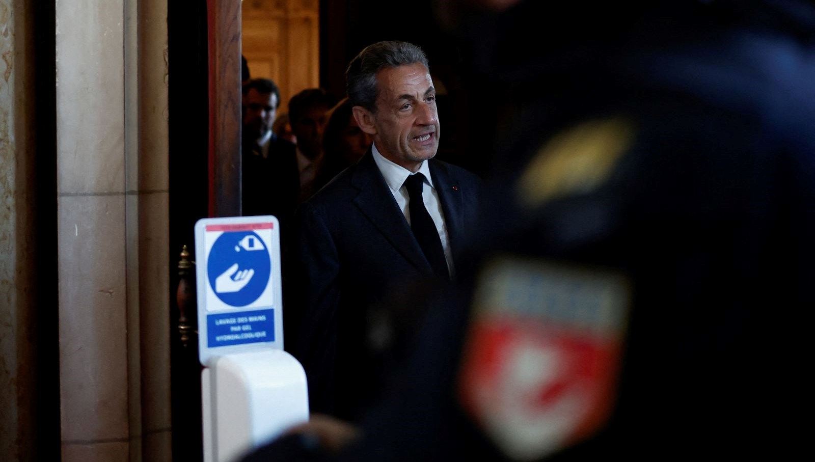 Eski Fransa Cumhurbaşkanı Sarkozy’ye elektronik kelepçe kararı