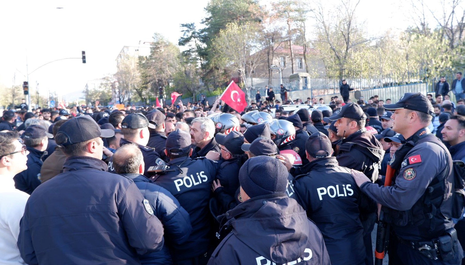 İmamoğlu’nun mitingine akın soruşturması | Gözaltına alınan 15 kişi özgür bırakıldı