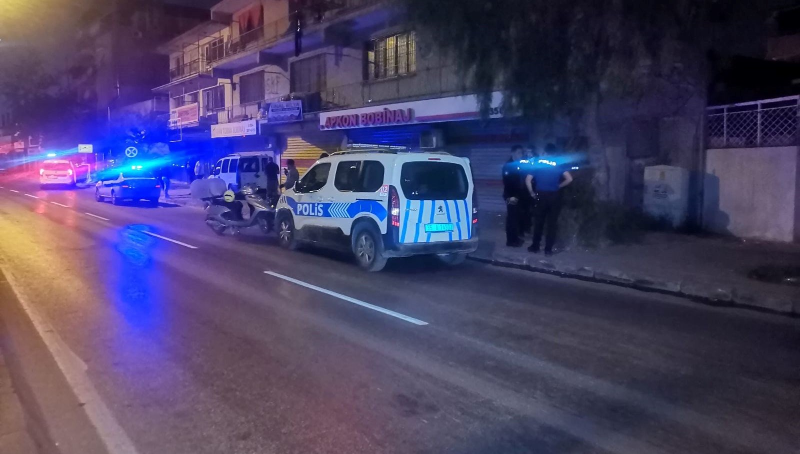 İzmir’de cümbüş yerinde silahlı hengame: 1 meyyit