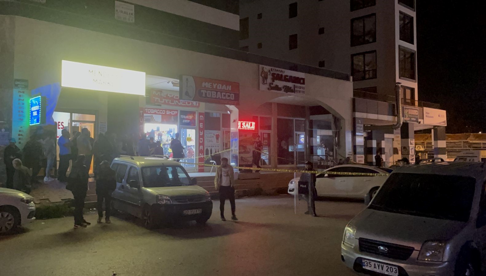 İzmir’de kıraathanede silahlı arbede: 5 meyyit, 2 yaralı
