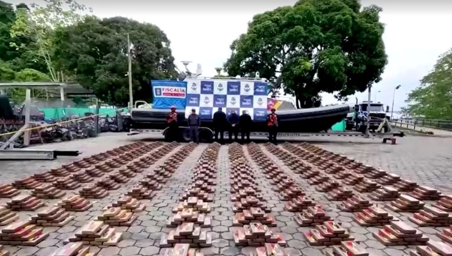 Kolombiya’da yarı-batar denizaltıda 3 ton uyuşturucu ele geçirildi