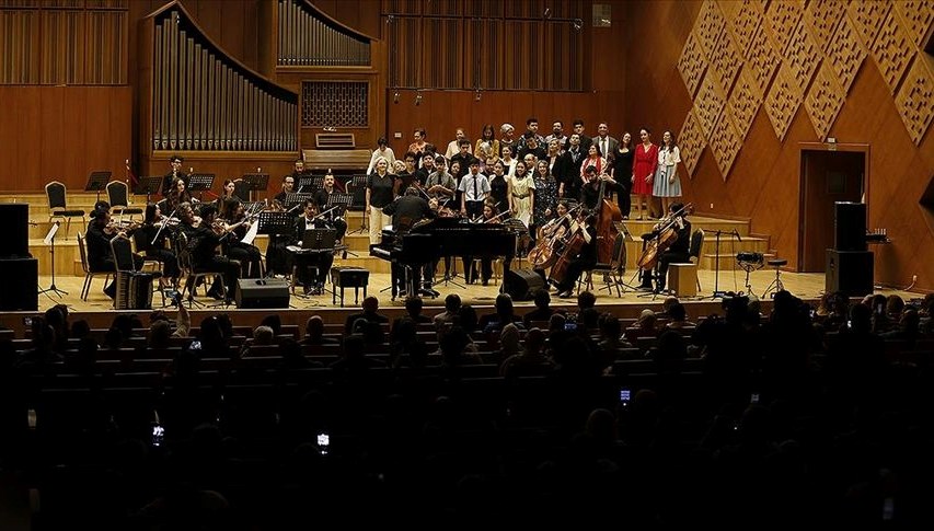 Milletlerarası Manisiz Müzik Şenliği CSO Tarihi Salon’daki konserle sona erdi