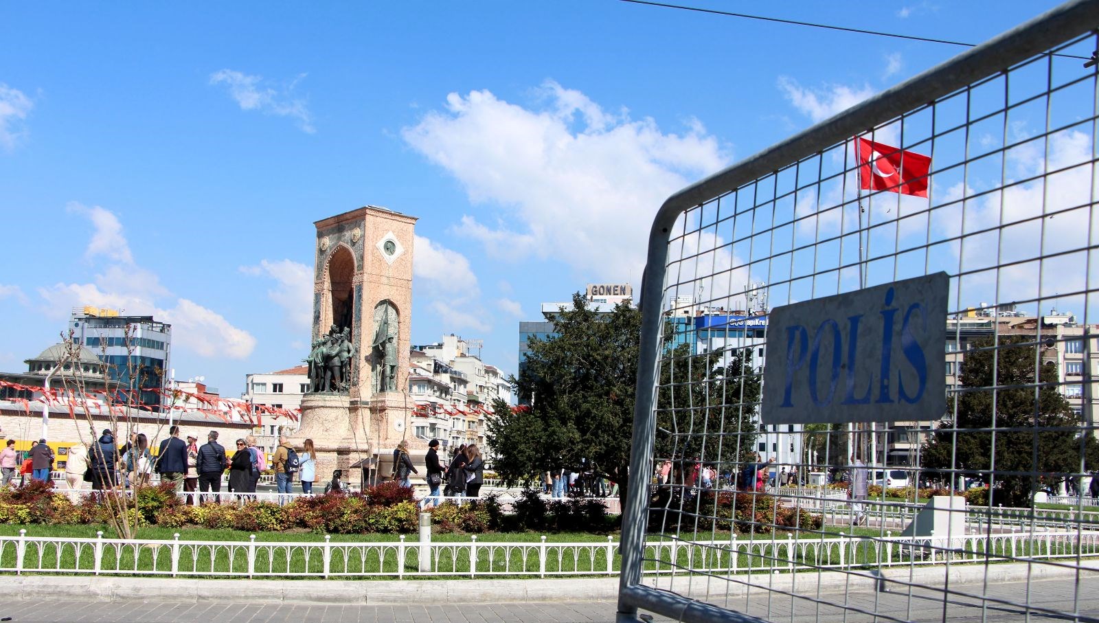 Taksim Meydanı ve Seyahat Parkı etrafında güvenlik tedbiri