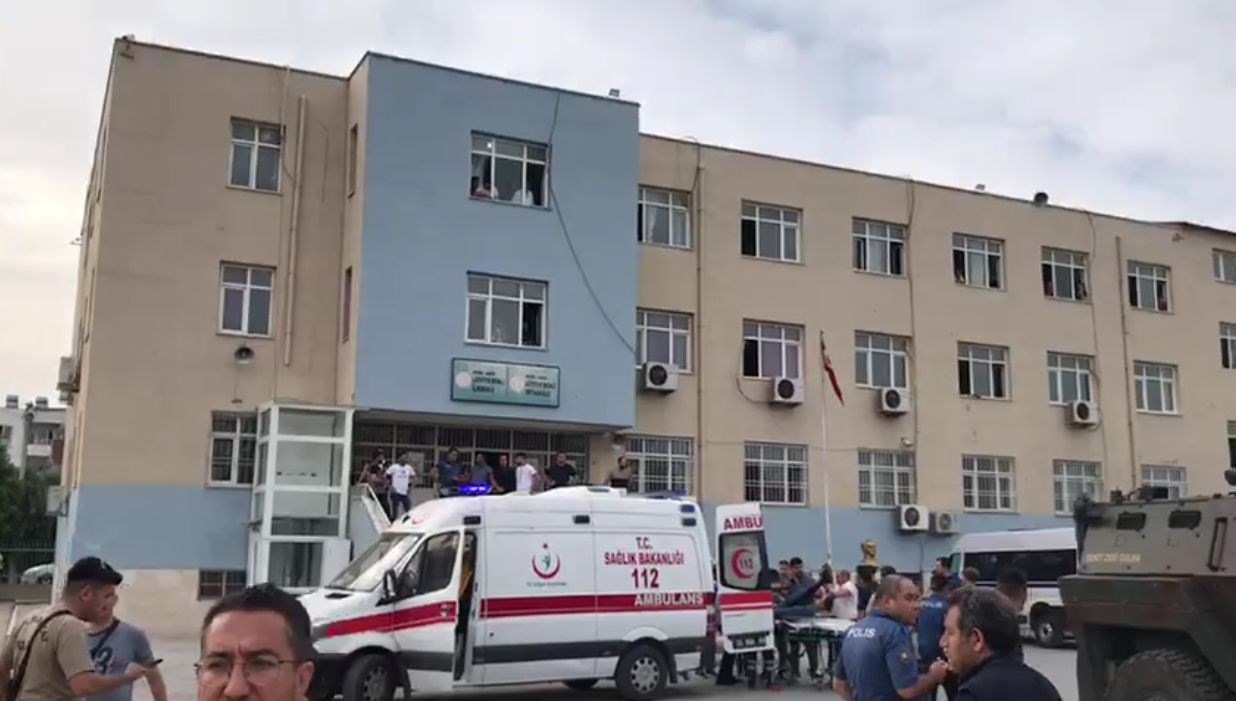 Tarsus’ta oy sayımı sırasında bıçaklı arbede: 3 yaralı