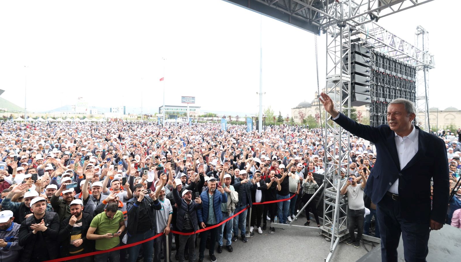 Ulusal Savunma Bakanı Akar: Terörle gayrette taviz yok